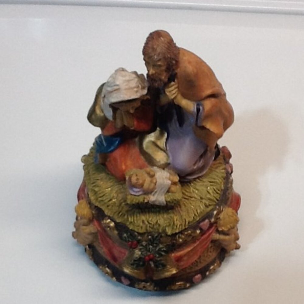Nativity music box, mary, joseph and baby jesus H 5